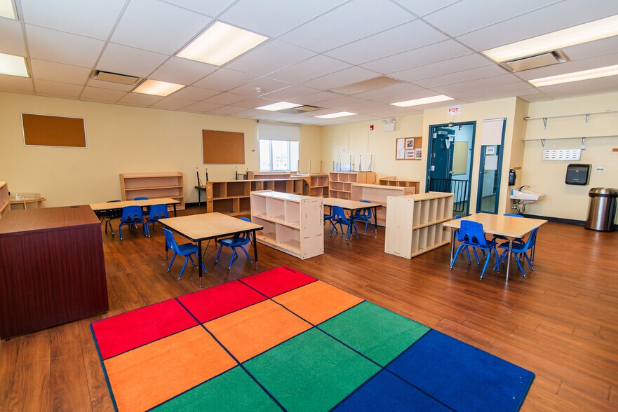 More Photos Of 1616 Orthodox St, Philadelphia Schools For Sale