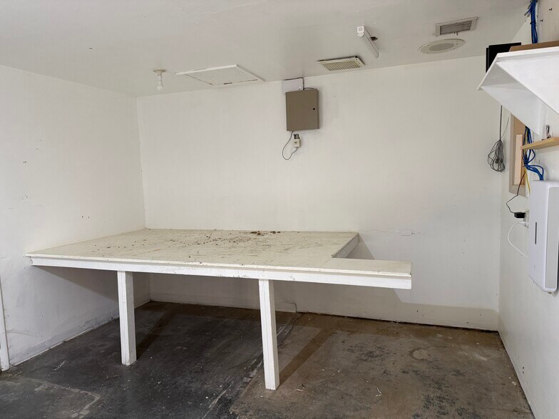 More Photos Of 555 Spring Creek Rd, Montrose General Retail For Sale