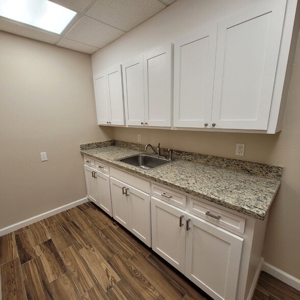 More Photos Of 5007 Avenue U, Lubbock Office For Lease