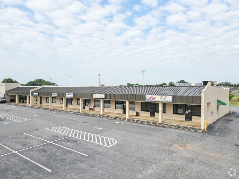 More Photos Of 104 Thornburg Dr NE, Conover Unknown For Lease