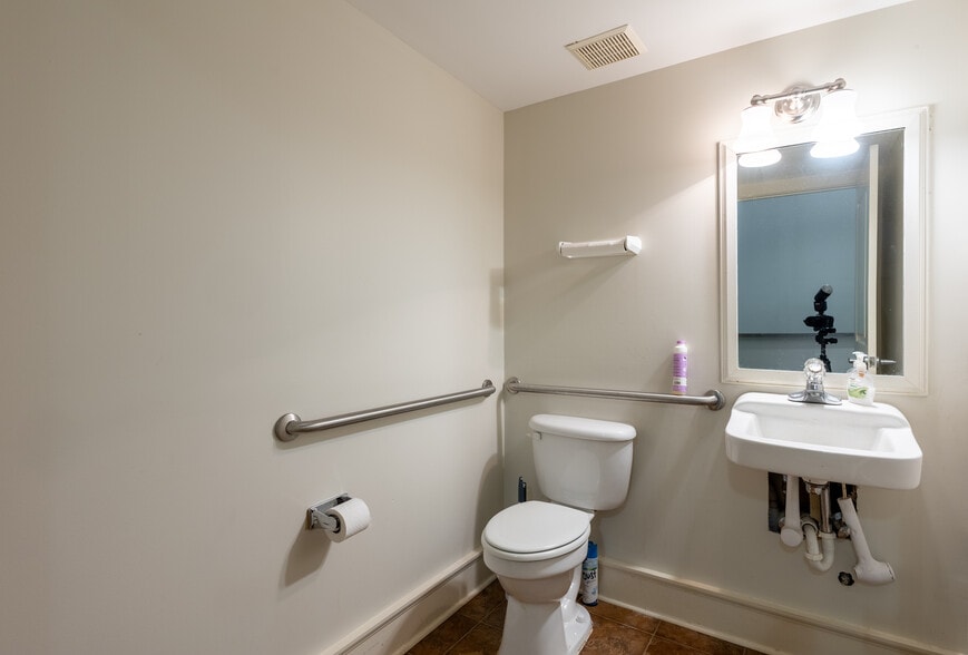 More Photos Of 1358 13th St, Columbus Storefront Retail Office For Lease