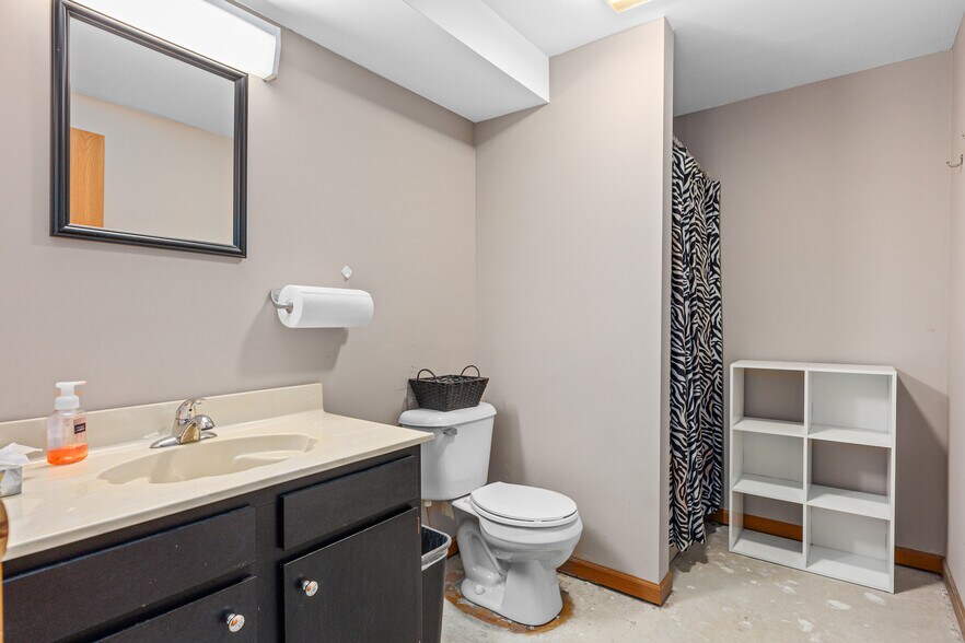 More Photos Of 709 Staunton Rd, Gillespie Office For Sale