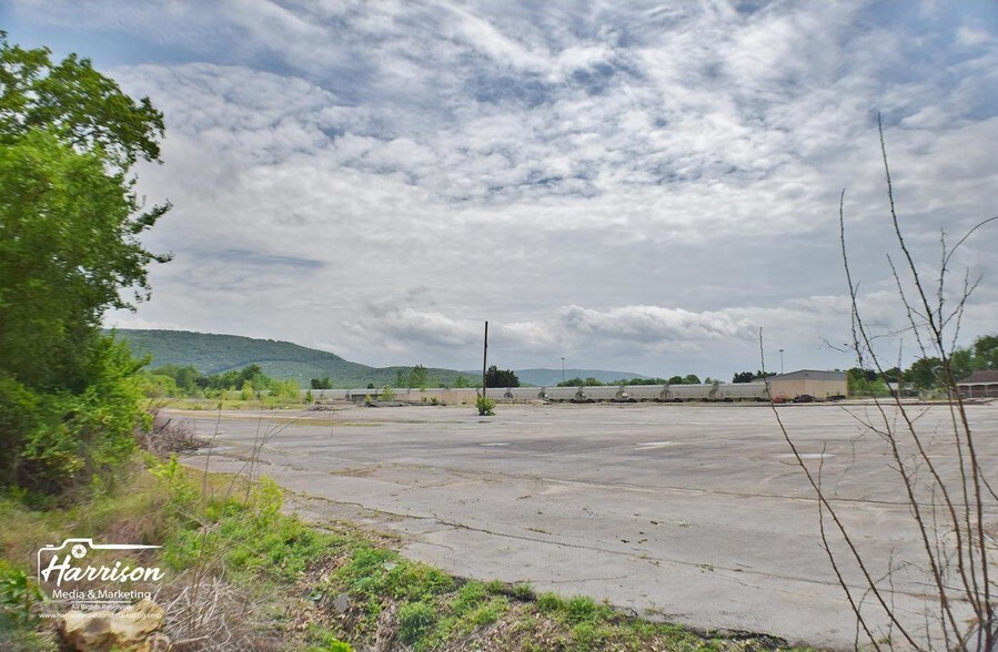 More Photos Of 13111 Memorial Pky SW, Huntsville Land For Sale