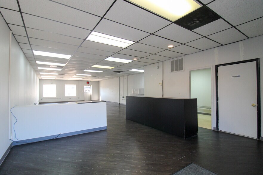 More Photos Of 30958-30960 Ford Rd, Garden City Storefront For Lease