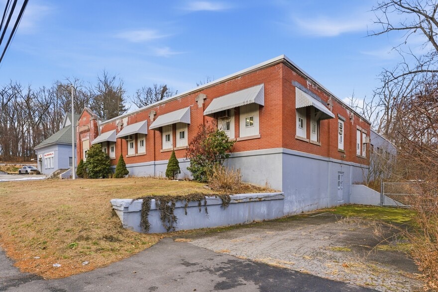 More Photos Of 330 Fuller Rd, Chicopee Distribution For Sale