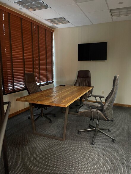 More Photos Of 500 Craig Rd, Manalapan Township Office For Lease