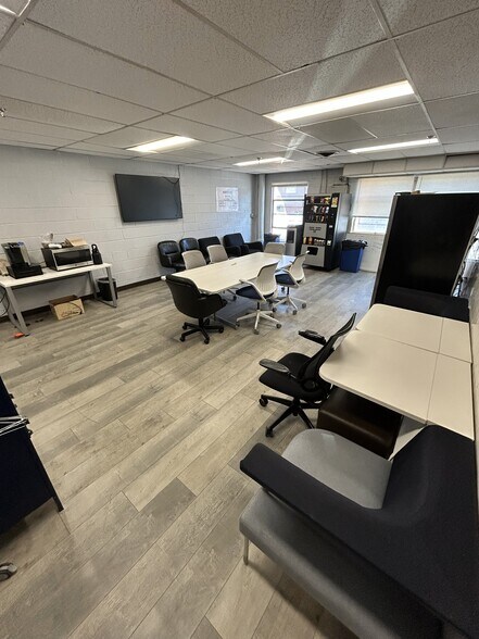 More Photos Of 4900 Frolich Ln, Hyattsville Warehouse For Lease