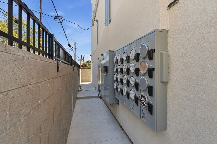 More Photos Of 1009 E 29th St, Los Angeles Apartments For Sale
