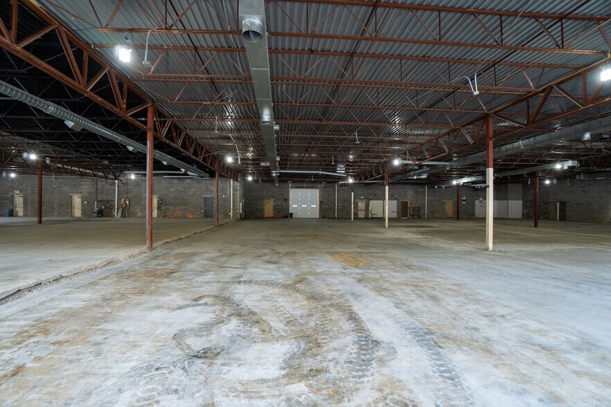 More Photos Of 6798-6816 Big Beaver Blvd, Beaver Falls Light Manufacturing For Lease