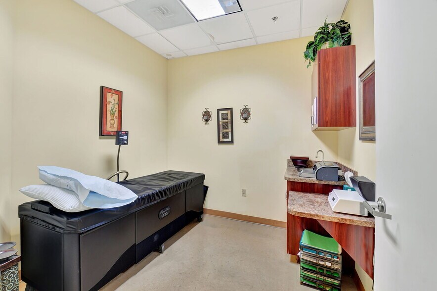 More Photos Of 15300 S Jog Rd, Delray Beach Medical For Lease