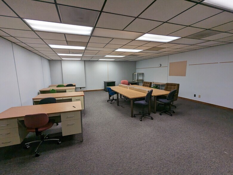 More Photos Of 27 N Vermilion St, Danville Office For Lease