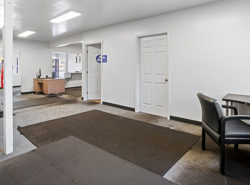 More Photos Of 8625 Cuyamaca St, Santee Freestanding For Lease