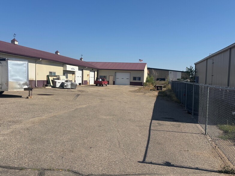 More Photos Of 717 27th St SE, Minot Flex For Lease