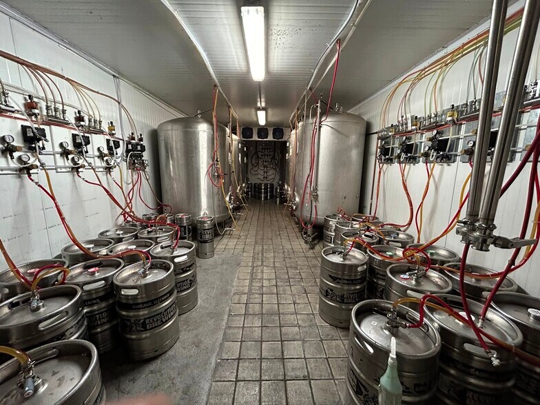 More Photos Of 2323 N Milwaukee Ave, Chicago Restaurant For Sale