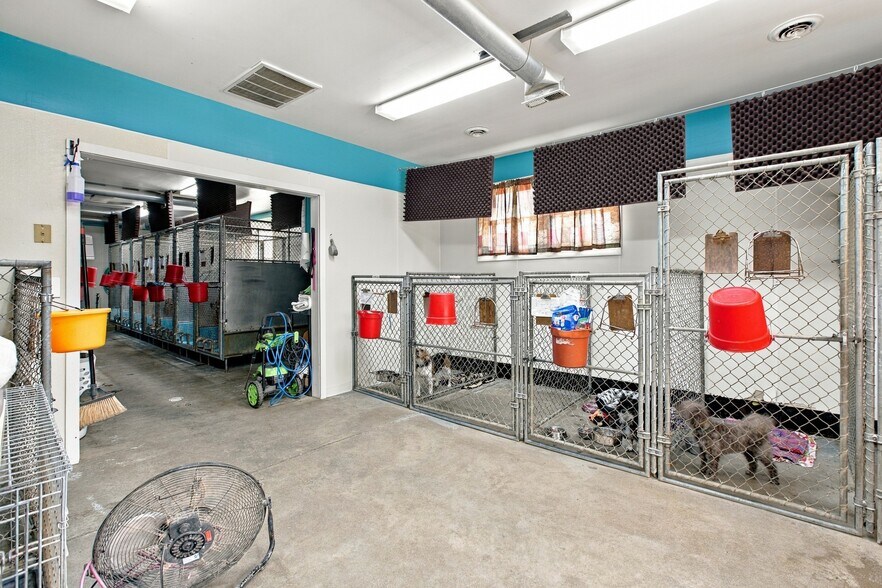 More Photos Of 15 Reaghs Way, Oxford Veterinarian Kennel For Sale