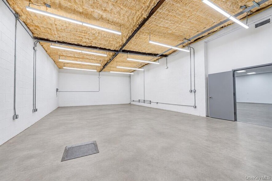 More Photos Of 1709 Newbridge Rd, North Bellmore Manufacturing For Sale