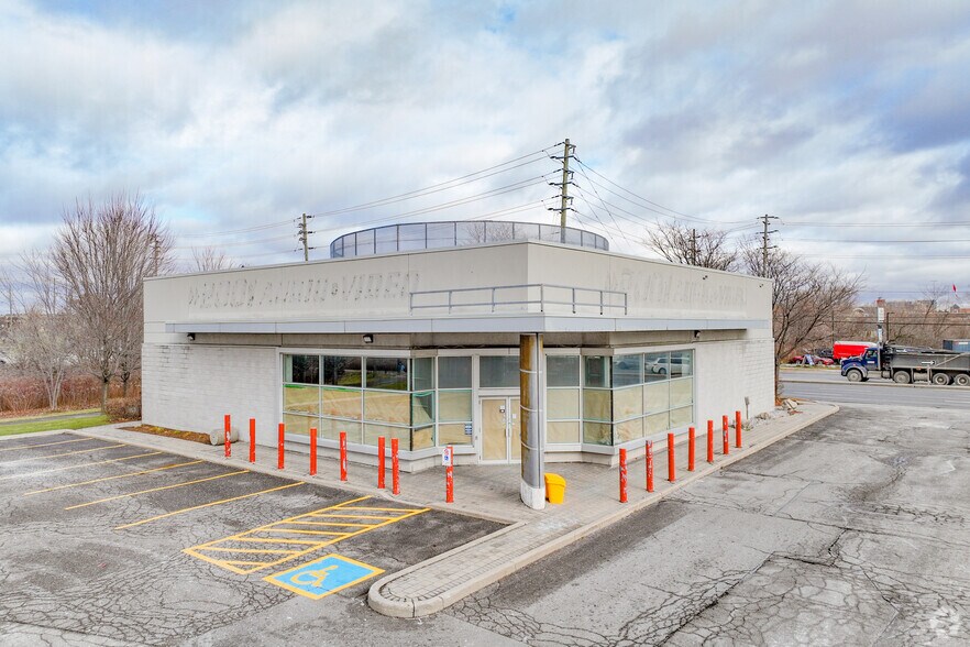 Primary Photo Of 8502 Woodbine Ave, Markham Freestanding For Lease