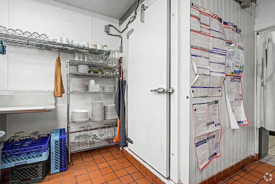 More Photos Of 14554 Big Basin Way, Saratoga Storefront Retail Office For Lease