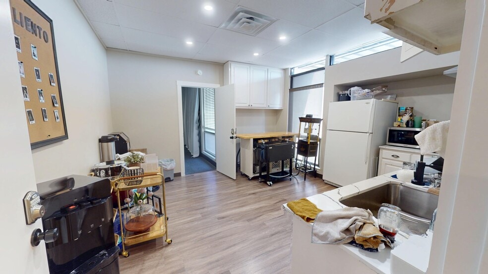 More Photos Of 1000 Payton Gin Rd, Austin Office For Sale