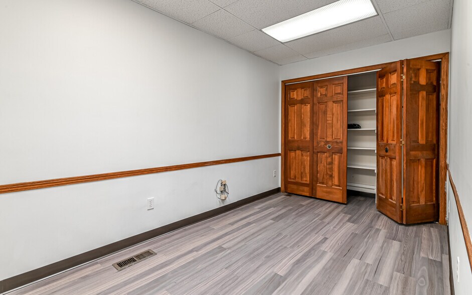 More Photos Of 508-512 N Jefferson st, New Castle Medical For Sale