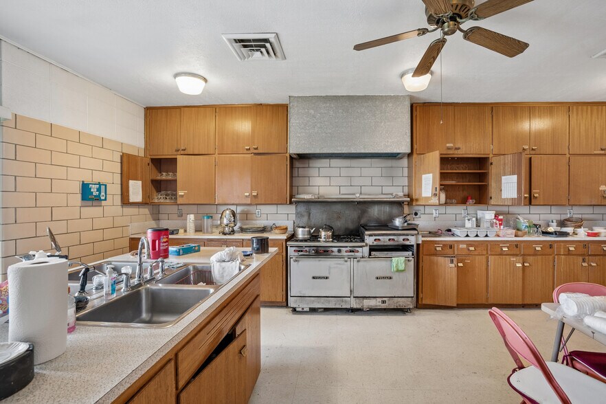 More Photos Of 5723 Franklin Ave, Des Moines Specialty For Sale