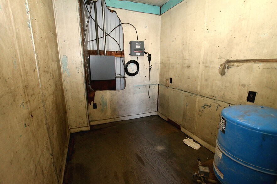 More Photos Of 9 Old Westminster Rd, Hubbardston Warehouse For Lease