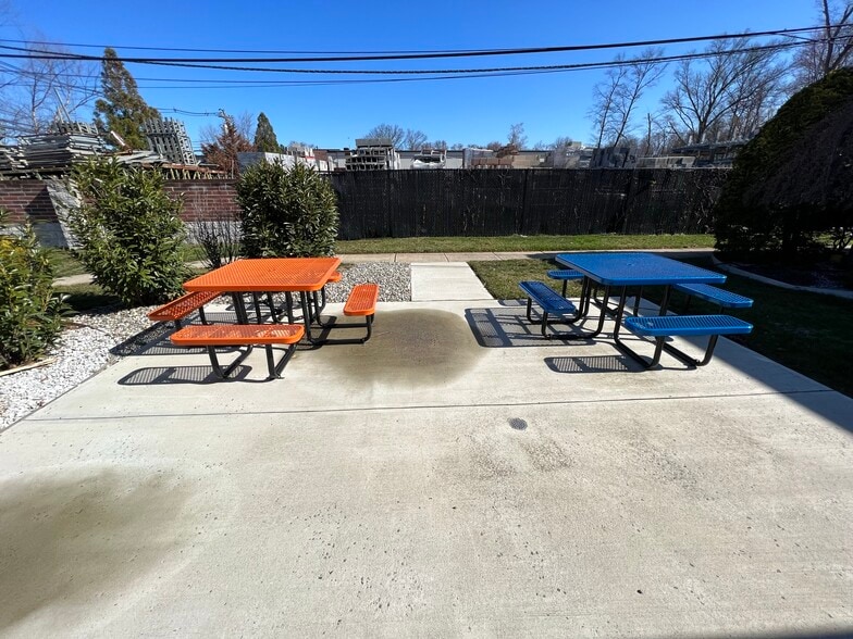 More Photos Of 5 Shirley Ave, Somerset Office For Lease