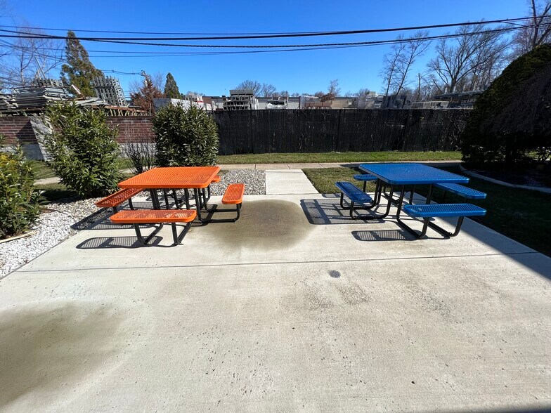 More Photos Of 5 Shirley Ave, Somerset Office For Lease