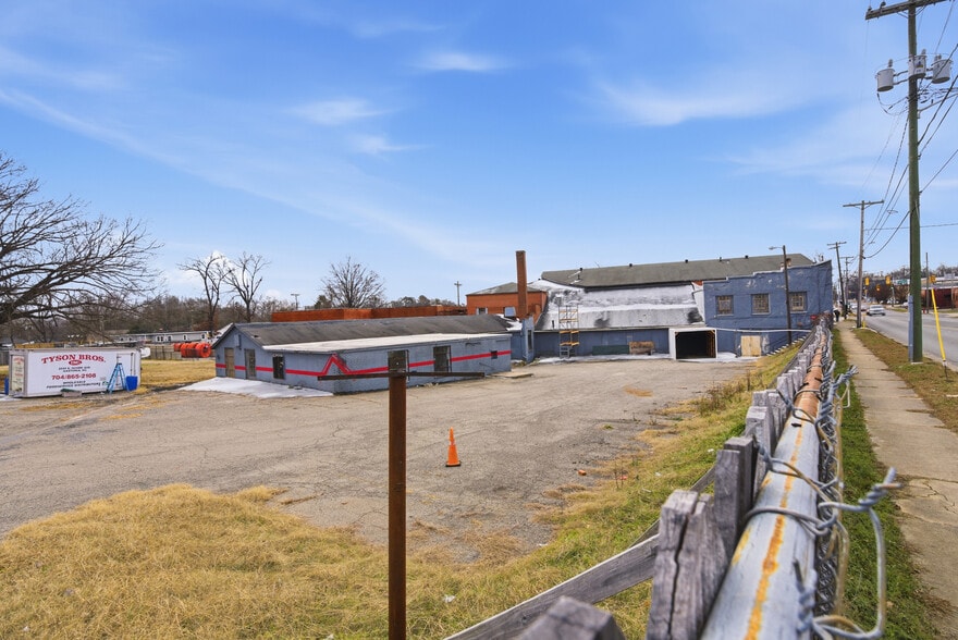 More Photos Of 226 S Linwood Rd, Gastonia Warehouse For Sale