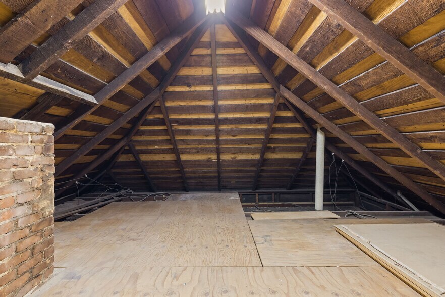 More Photos Of 102 Hamilton Pl, Oakland Multifamily For Sale