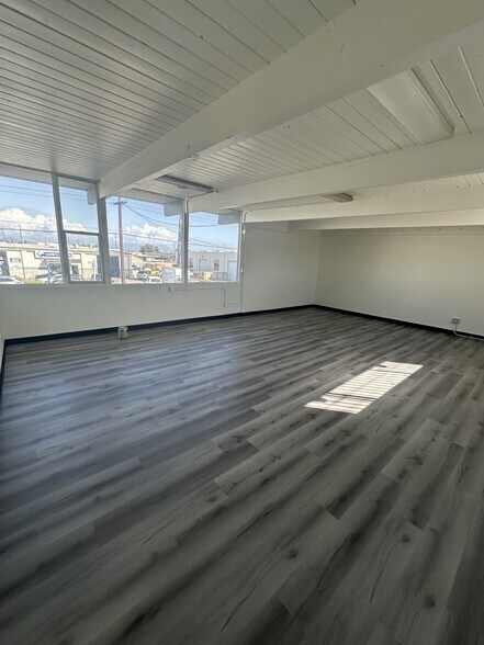 More Photos Of 1173 Commercial Ave, Oxnard Manufacturing For Lease