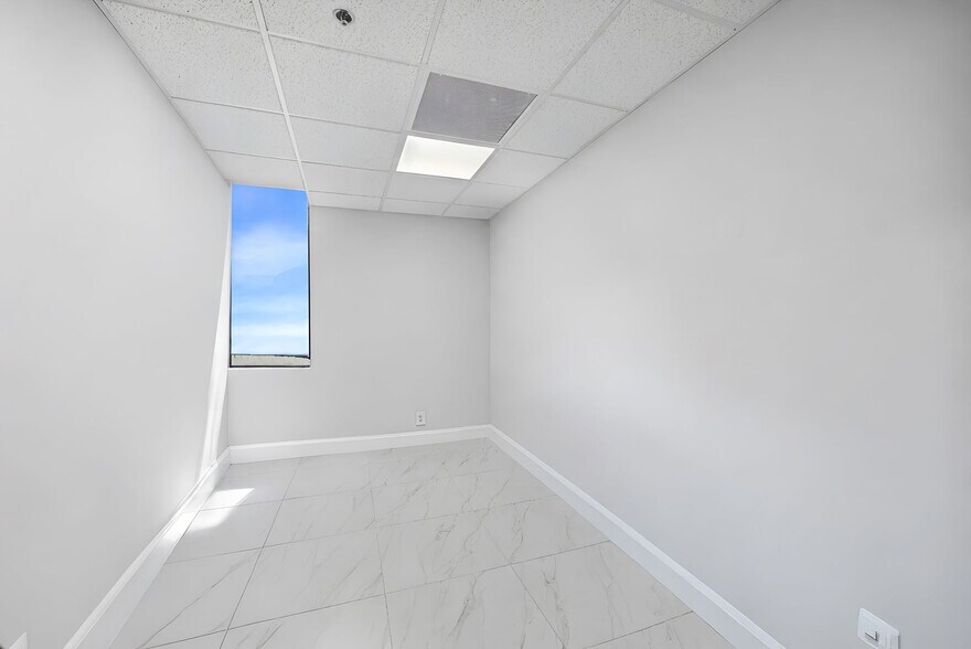 More Photos Of 12550 Biscayne Blvd, North Miami Medical For Sale