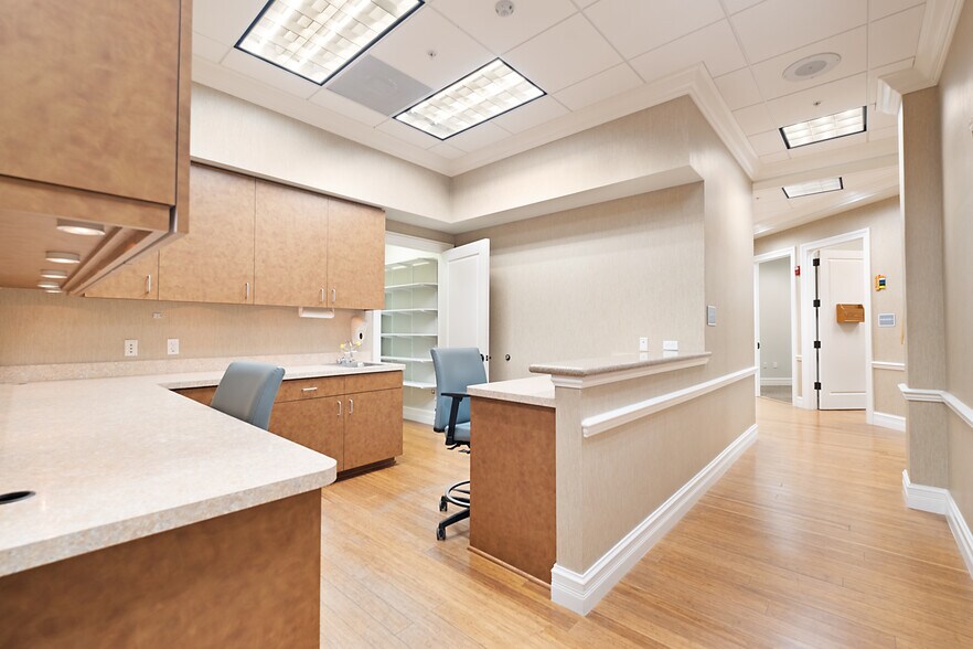 More Photos Of 3021 N Airport Pulling Rd, Naples Office For Sale