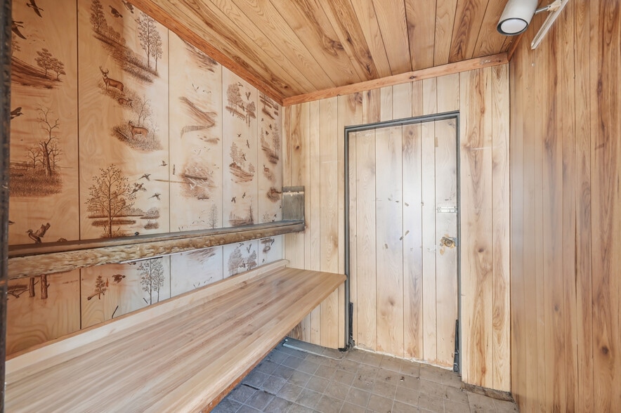 More Photos Of 3433 Sharon Rd, West Middlesex Warehouse For Sale