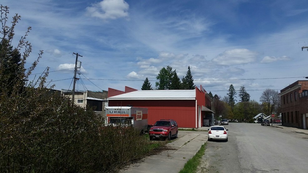 More Photos Of 6210 W Maine St, Spirit Lake Freestanding For Sale