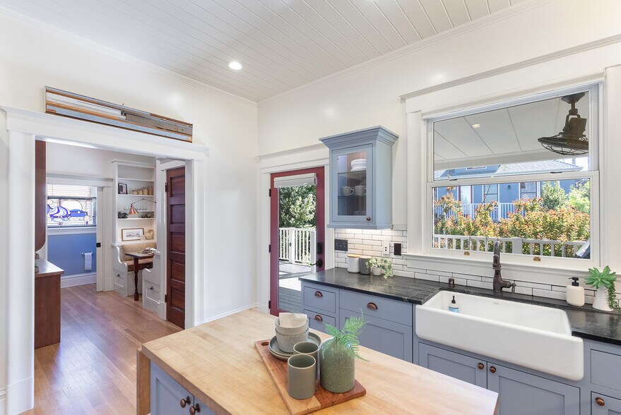 More Photos Of 2220 Capitol Ave, Sacramento Apartments For Sale