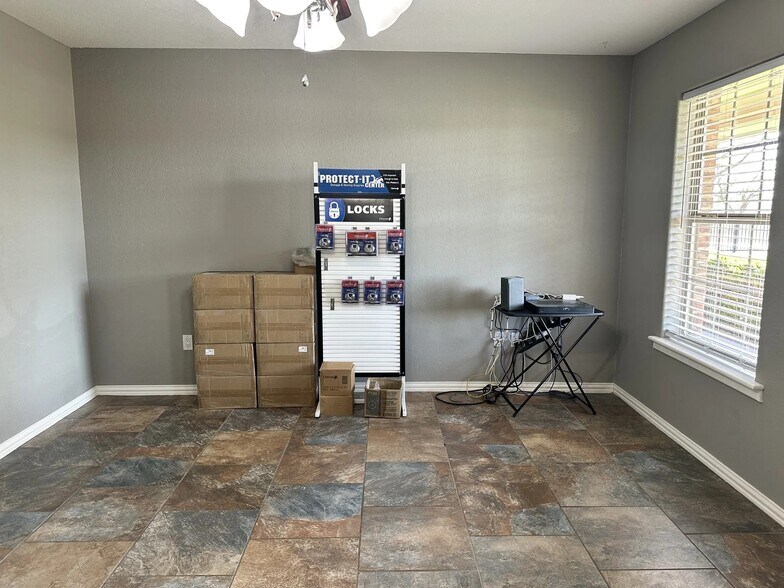 More Photos Of 1782 Key Ln, Abilene Office For Lease