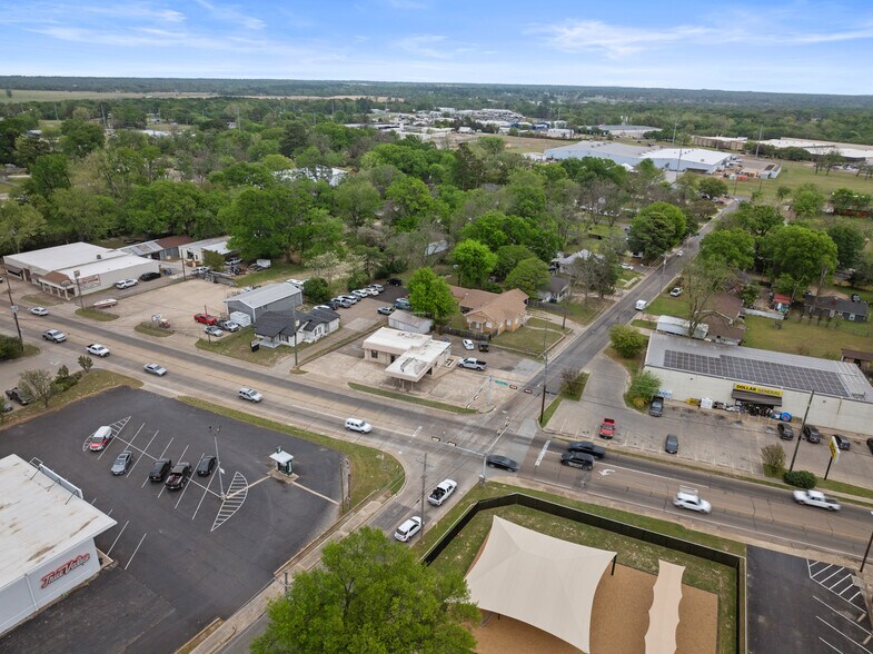 More Photos Of 1202 N Jefferson Ave, Mount Pleasant Specialty For Sale