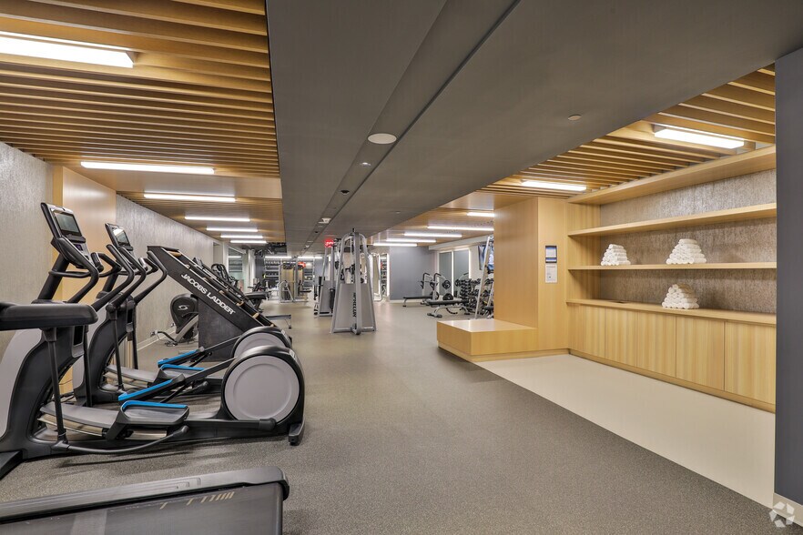 More Photos Of 1700 K St NW, Washington Office For Lease