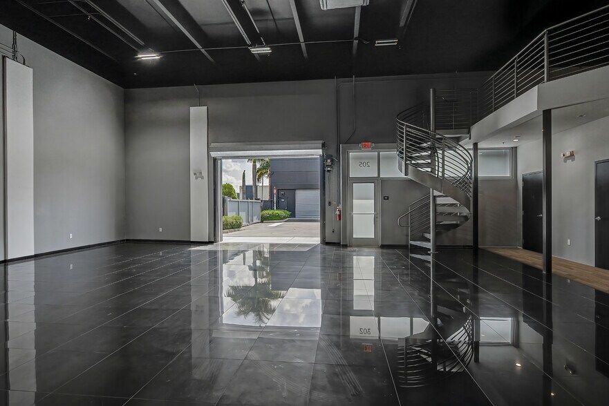 More Photos Of 6030 NW 102nd Ave, Doral Showroom For Sale