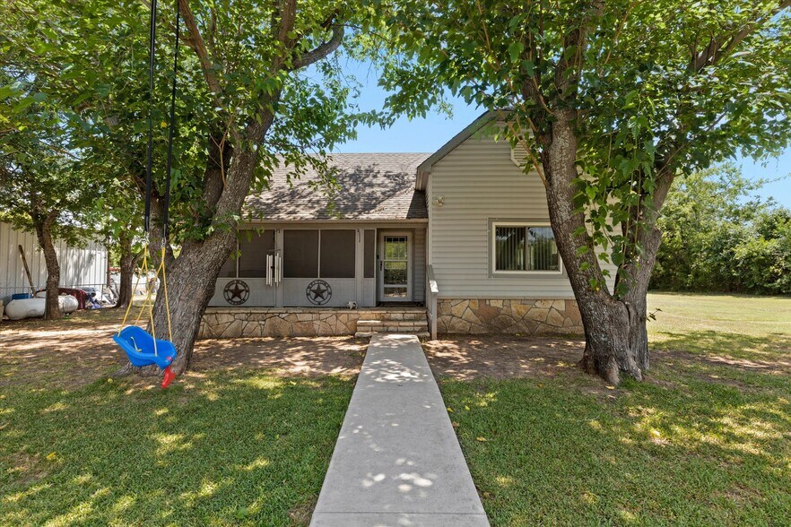 More Photos Of 725 Holmes Dr, Granbury Auto Repair For Sale