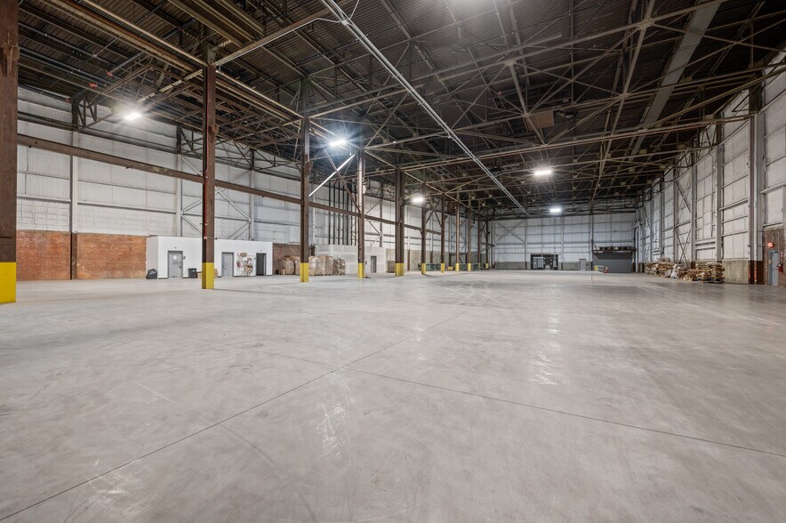 More Photos Of 640 N Washington Ave, Bridgeport Warehouse For Lease