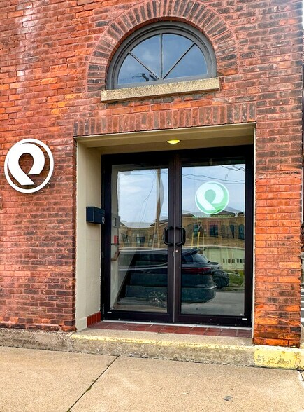 More Photos Of 412 Main St, Utica Warehouse For Lease