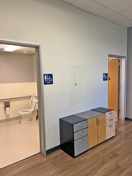 More Photos Of 5714-5728 Lonetree Blvd, Rocklin Flex For Lease