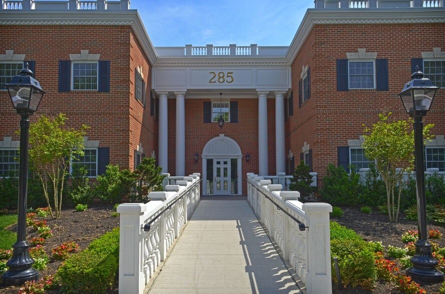 More Photos Of 285 Middle Country Rd, Smithtown Medical For Lease