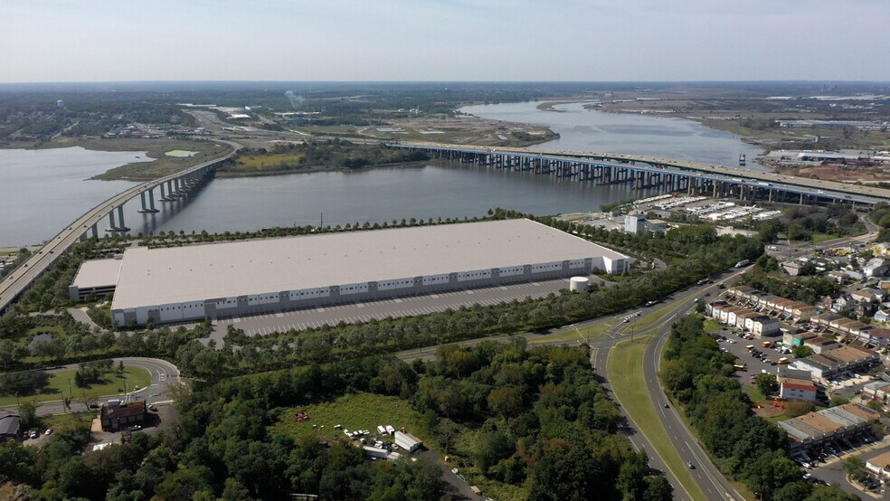 Primary Photo Of 577 Smith St, Perth Amboy Distribution For Lease