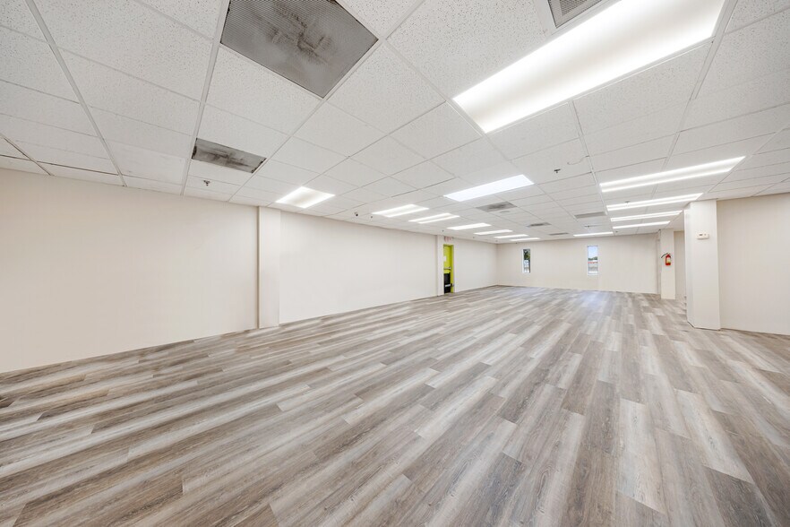 More Photos Of 7955 W 20th Ave, Hialeah Warehouse For Sale