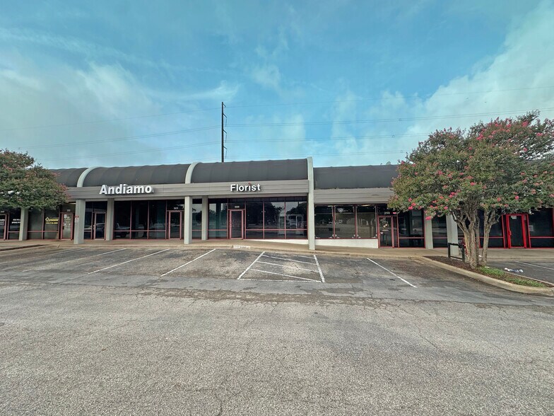 More Photos Of 2521 Rutland Dr, Austin Unknown For Lease