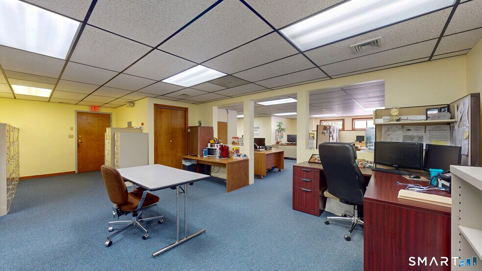 More Photos Of 160 Oak St, Glastonbury Office For Sale