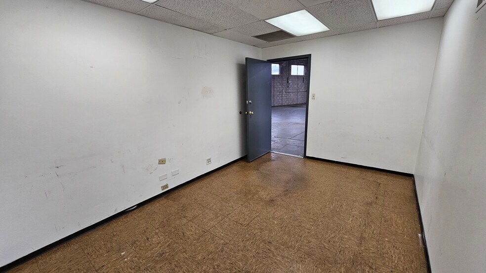 More Photos Of 4720-4730 Lipan St, Denver Manufacturing For Lease